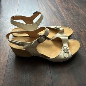 Dansko | Women’s Tricia Wedge Sandal Linen Leather Size 40 / 9.5